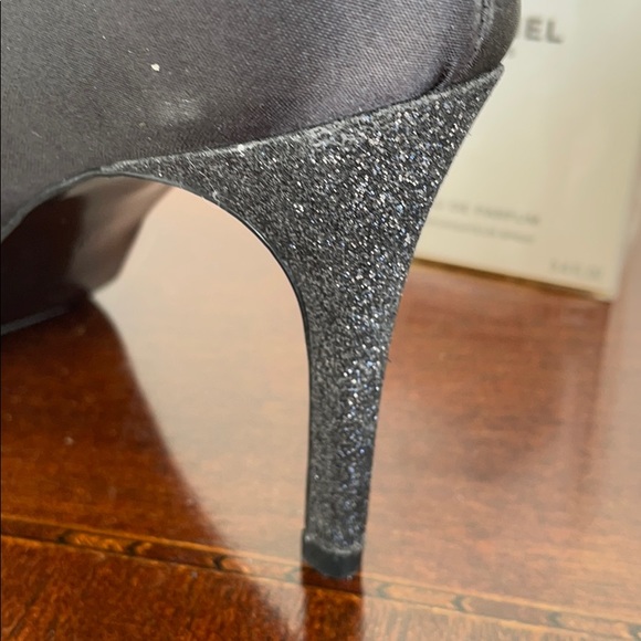 KELLY & KATIE BLK FABRIC DRESS PUMP - Picture 3 of 6